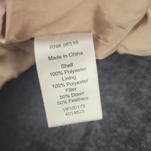 COLDWATER CREEK | Classic Minimalist Beige Down Feather Filled Puffer Vest | M - Picture 8 of 10